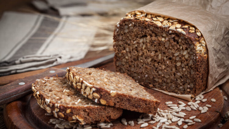 Pan blanco o pan moreno ¿cuál engorda menos? Estas son sus diferencias 1 Pan blanco o pan moreno ¿cuál engorda menos?