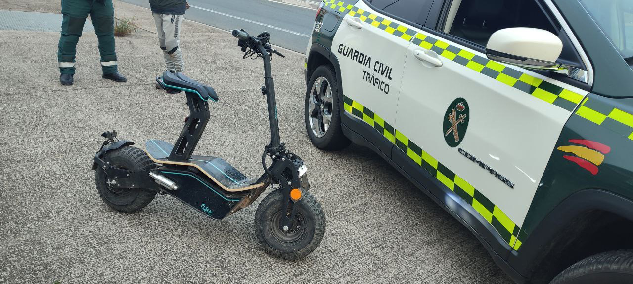 La DGT ya no sabe qué hacer: se multiplican las denuncias a patinetes eléctricos