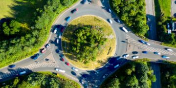 Así es como debes circular por una rotonda según la DGT: ¿por dentro o por fuera?