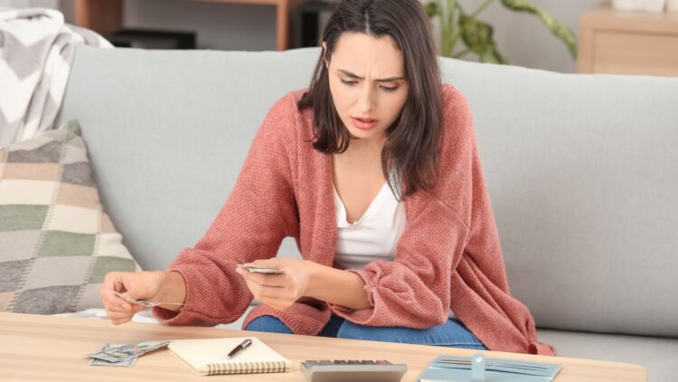 Malas noticias para los solteros: esta experta asegura que "el gasto promedio por persona es un 85% mayor para ellos" 1 Malas noticias para los solteros