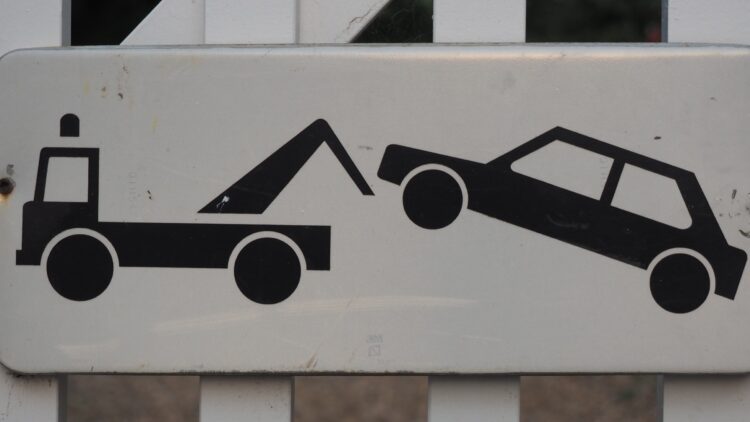 La DGT aclara si puedes estacionar un vehículo en tu propio vado: esto dice la norma 1 La DGT aclara si puedes estacionar un vehículo en tu propio vado: esto dice la norma.