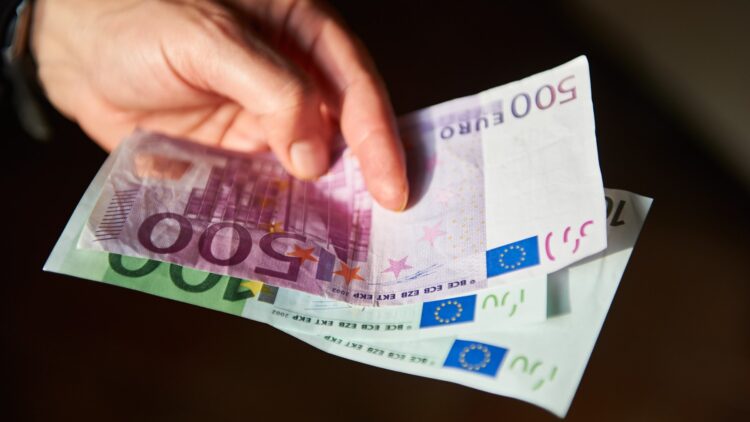 Confirmado: nueva prestación de 700 euros mensuales para quienes cumplan los requisitos, sin afectar el Ingreso Mínimo Vital 1 Confirmado: nueva prestación de 700 euros mensuales para quienes cumplan los requisitos, sin afectar el Ingreso Mínimo Vital