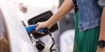 Esto es lo que debes saber: el Plan Moves III 2025 ofrece subvenciones para coches eléctricos, pero con condiciones que podrían sorprenderte