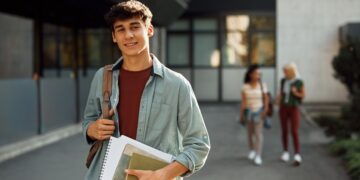 Así puedes solicitar, desde hoy mismo, la beca del Ministerio de Educación y recibe hasta 2.700 euros para tus estudios