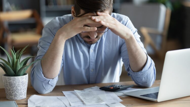 Sanciones de hasta 225.000 euros: la nueva multa del SEPE si haces esto con tu prestación por desempleo 1 La nueva multa del SEPE si haces esto con tu prestación