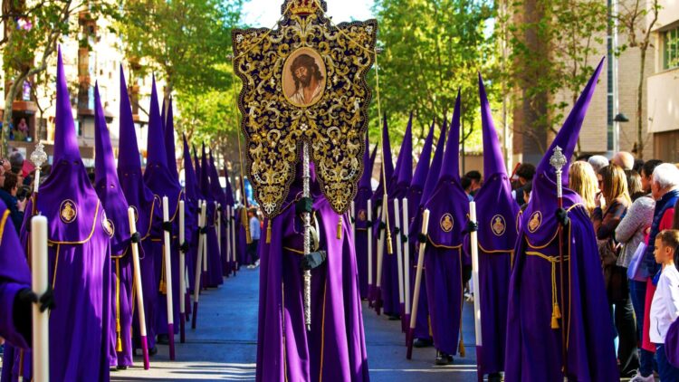 Todos los festivos de la Semana Santa de 2025 en cada una de las comunidades autónomas 1 Todos los festivos de la Semana Santa de 2025 en cada una de las comunidades autónomas