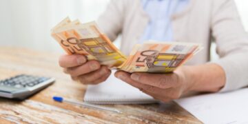 La ayuda para mayores de 52 años ha cambiado y estos son los nuevos requisitos