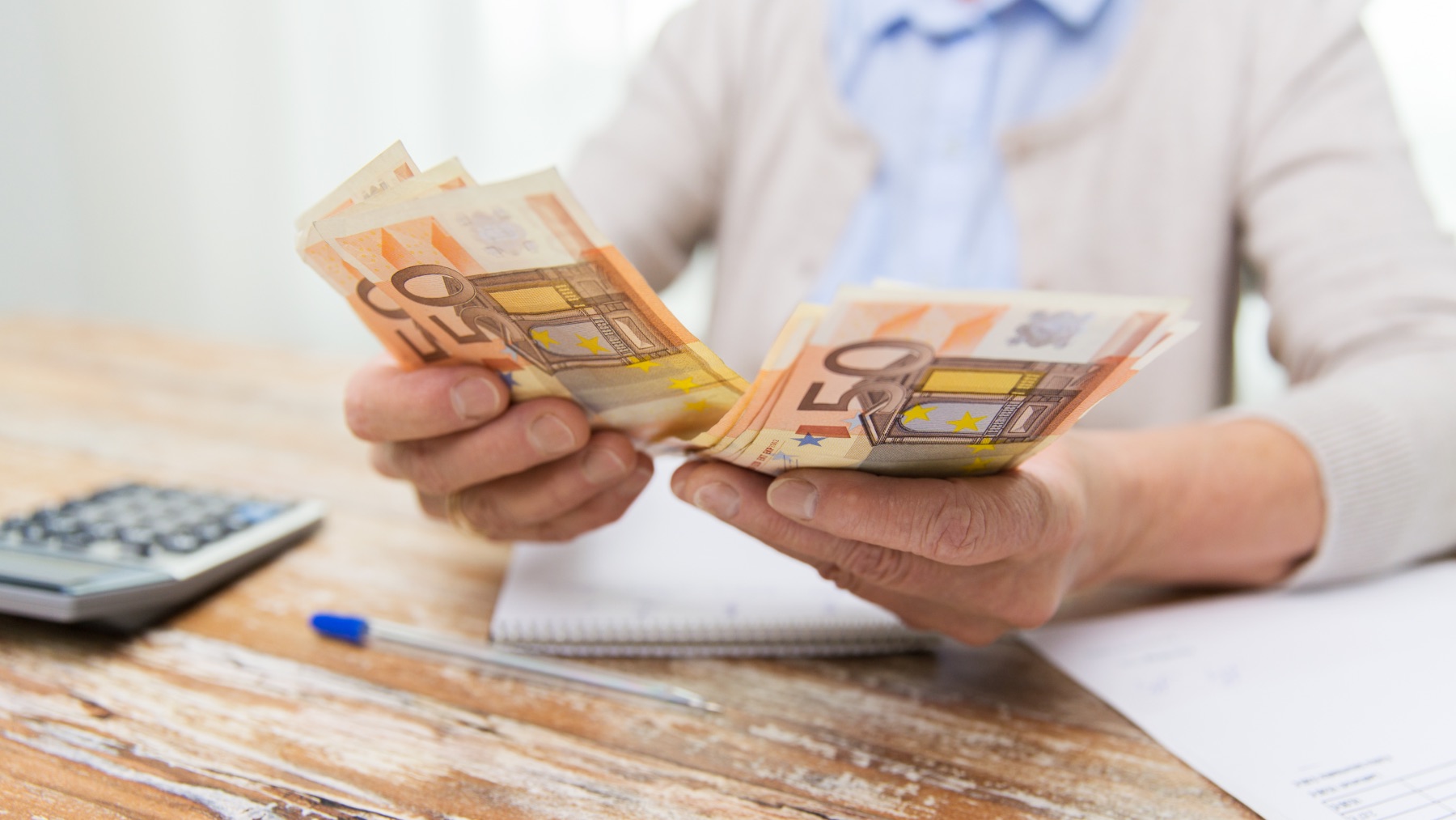 La ayuda para mayores de 52 años ha cambiado y estos son los nuevos requisitos