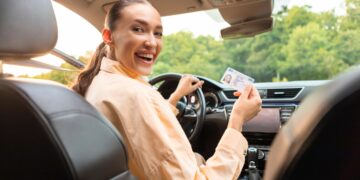 Descubre las ayudas públicas que ofrecen hasta 1.500 euros para sacarte el carnet de conducir