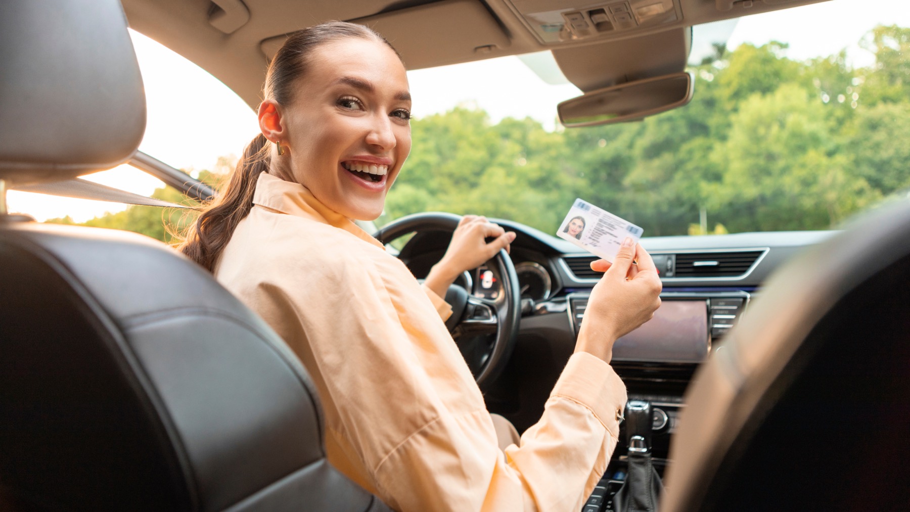 Descubre las ayudas públicas que ofrecen hasta 1.500 euros para sacarte el carnet de conducir