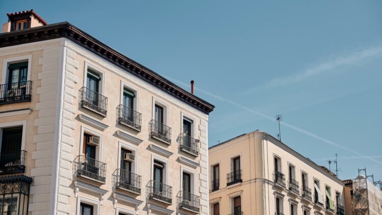 Las cuotas de las comunidades de vecinos van a subir para estos propietarios: cuidado si eres uno de ellos 1 Las cuotas de las comunidades de vecinos van a subir