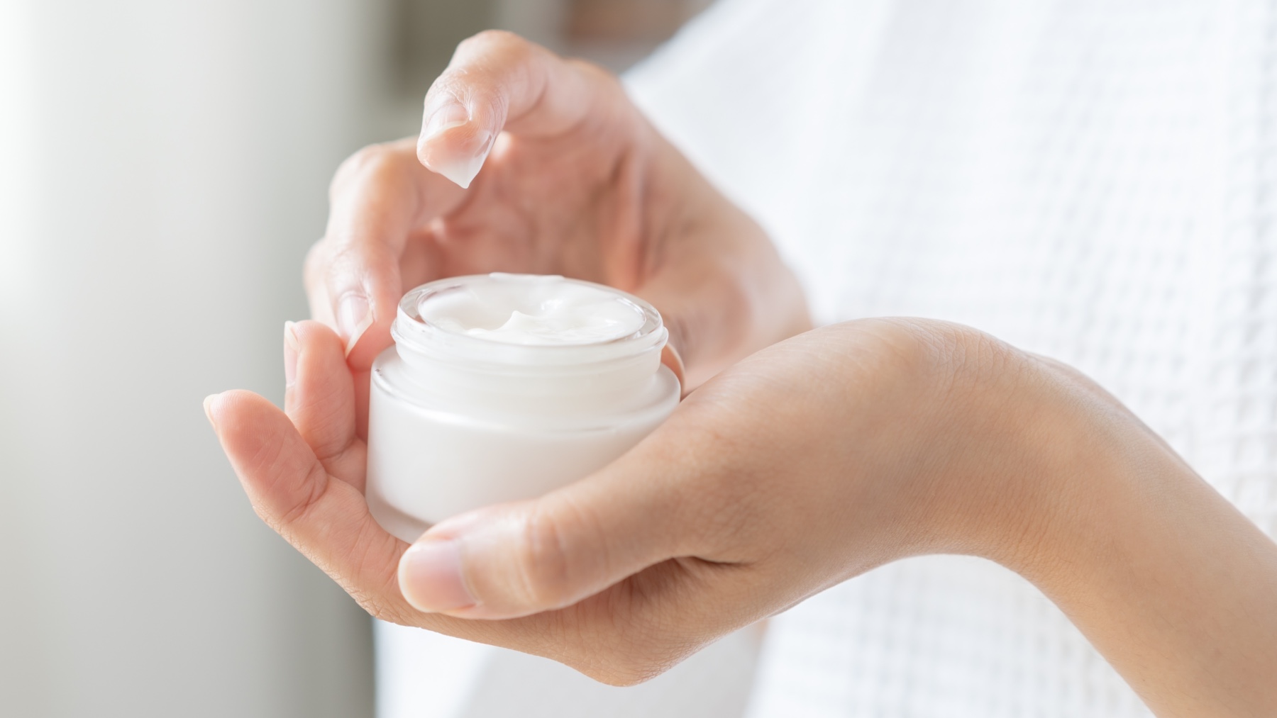 Los cosméticos que Sanidad está retirando por bacterias y mohos