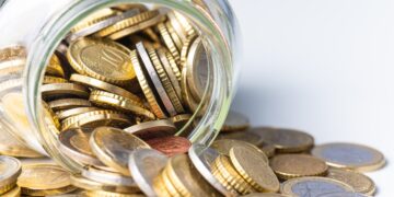 Expertos confirman cuánto dinero debes tener guardado en casa