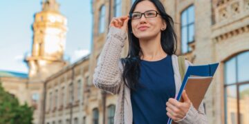 Ya es oficial: más de 6.500 universitarios madrileños recibirán apoyo financiero para sus estudios en el extranjero