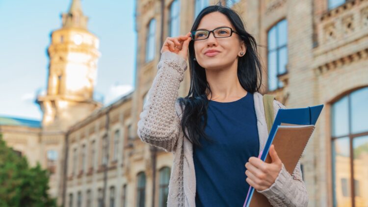 Ya es oficial: más de 6.500 universitarios madrileños recibirán apoyo financiero para sus estudios en el extranjero 1 Ya es oficial: más de 6.500 universitarios madrileños recibirán apoyo financiero para sus estudios en el extranjero