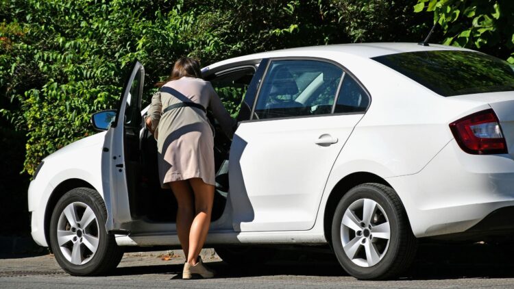 Debes mirar el suelo antes de subir al coche: la nueva alerta de la Guardia Civil 1 Debes mirar el suelo antes de subir al coche: la nueva alerta de la Guardia Civil