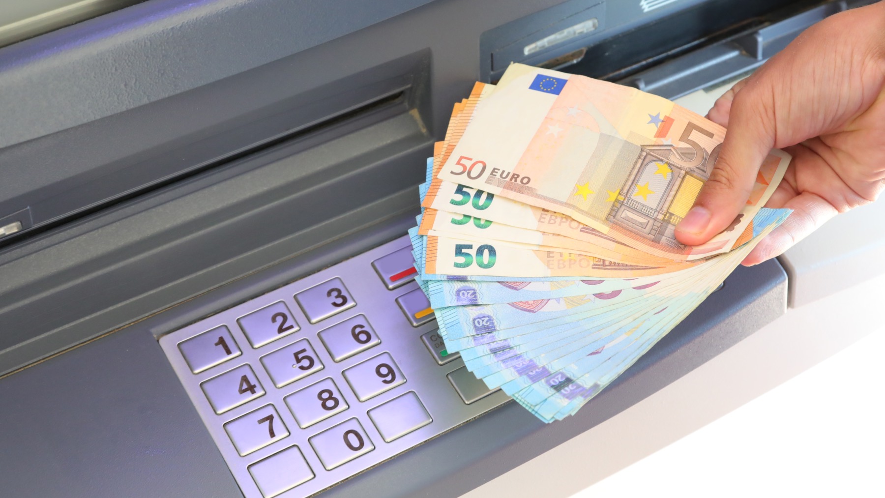 Hacienda empezará a sancionar por retirar o ingresar estas cantidades