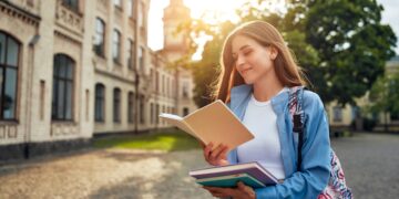 Madrid cubrirá a miles de alumnos sin beca con nuevas ayudas