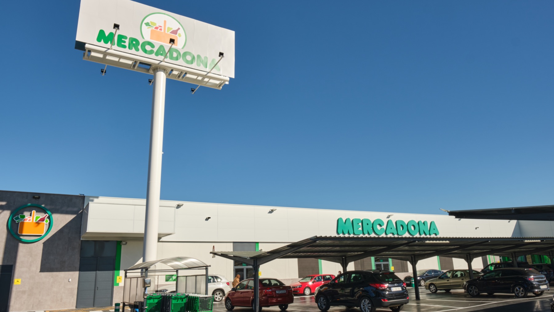 Giro de 180 grados en Mercadona: las entradas a sus tiendas cambian