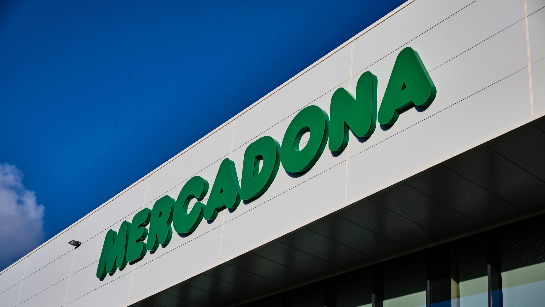 El producto de Mercadona que deja el coche como nuevo