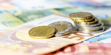 Adiós a estas monedas y billetes de euro: el Banco de España informa de lo que debes hacer con ellos