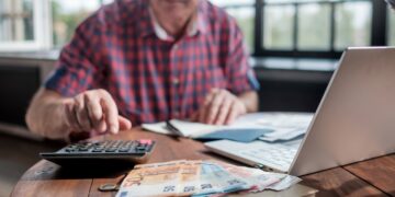 Si tienes más de 52 años y estás en paro, puedes cobrar esta ayuda