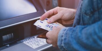 Los bancos que se adelantan a CaixaBank, Banco Santander y BBVA en el pago de las pensiones en abril