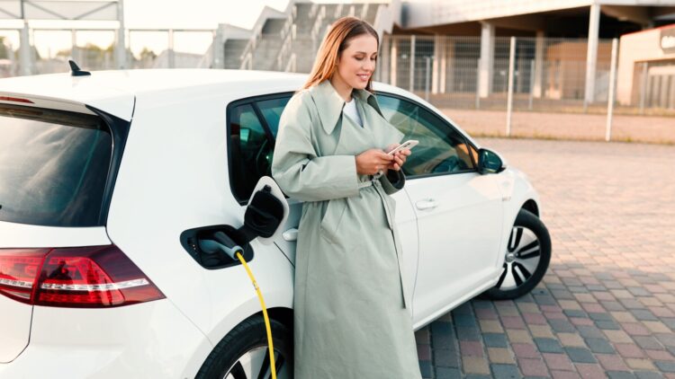 Plan MOVES III: vuelven las subvenciones para los coches eléctricos y cargadores y así puedes conseguirlas 1 Aquí están los detalles: las claves para solicitar el Plan MOVES