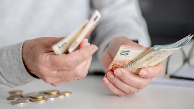 Buenas noticias de la Seguridad Social: darán 140 euros más al mes a estos pensionistas 1 Buenas noticias de la Seguridad Social: darán 140 euros más al mes