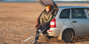 Cuidado con los viajes improvisados: si estás de baja médica y quieres irte de vacaciones en Semana Santa, esto es lo que exige la ley