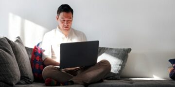 Amenaza a sus empleados con los peligros del teletrabajo