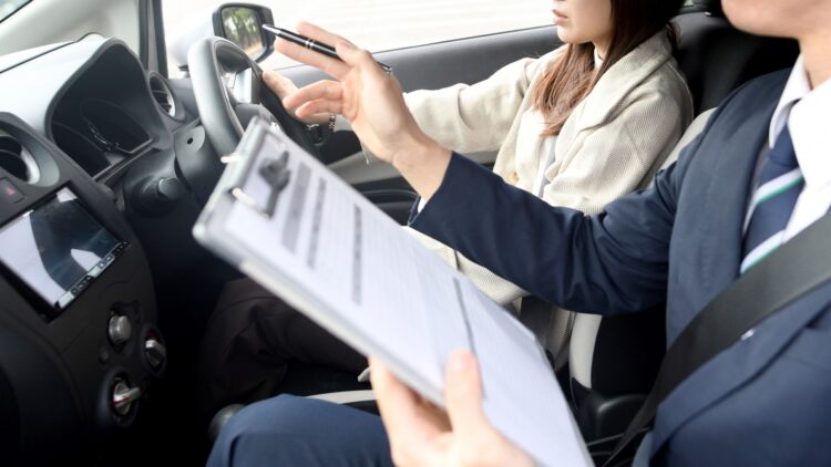 Es oficial: el Gobierno lanza una ayuda de 2.000 euros para apuntarte a la autoescuela y así puedes solicitarla 1 El Gobierno lanza una ayuda de 2.000 euros para apuntarte a la autoescuela