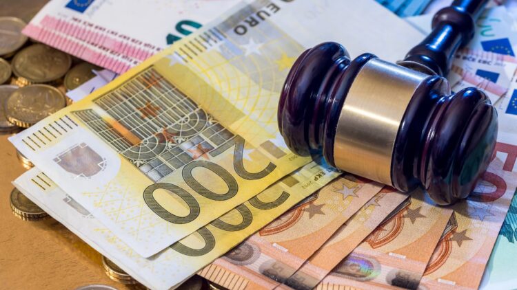 Hace "vida normal" estando de baja, le despiden y la Justicia obliga a indemnizarle con 63.000 euros: estos son los motivos 1 Hace "vida normal" estando de baja, le despiden