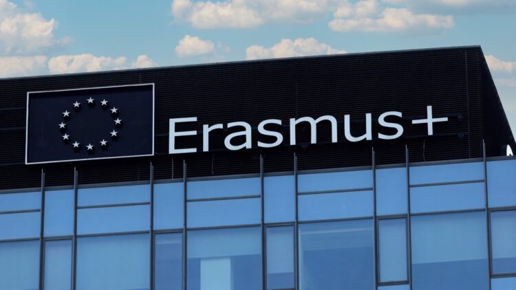 Buenas noticias: Fundación Vital destina 100.000 € en becas Erasmus para estudiantes en 2025 1 Fundación Vital destina 100.000 € en becas Erasmus