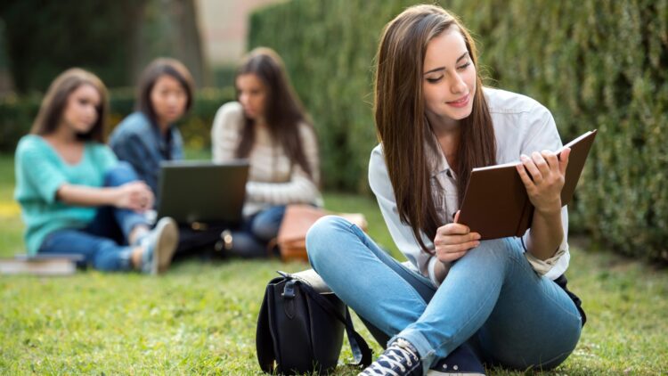 Buenas noticias: la UNIA presenta 41 cursos de verano con becas en colaboración con la Fundación Unicaja 1 Buenas noticias: la UNIA presenta 41 cursos de verano con becas