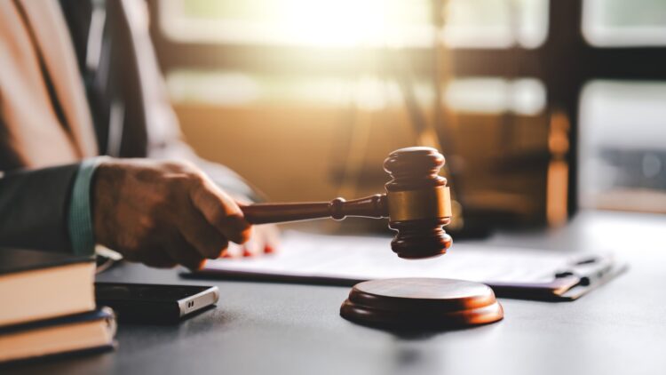 Finge una discapacidad durante 16 años para cobrar una pensión: así se descubrió su mentira y así obró la Justicia 1 Finge una discapacidad durante 16 años para cobrar una pensión