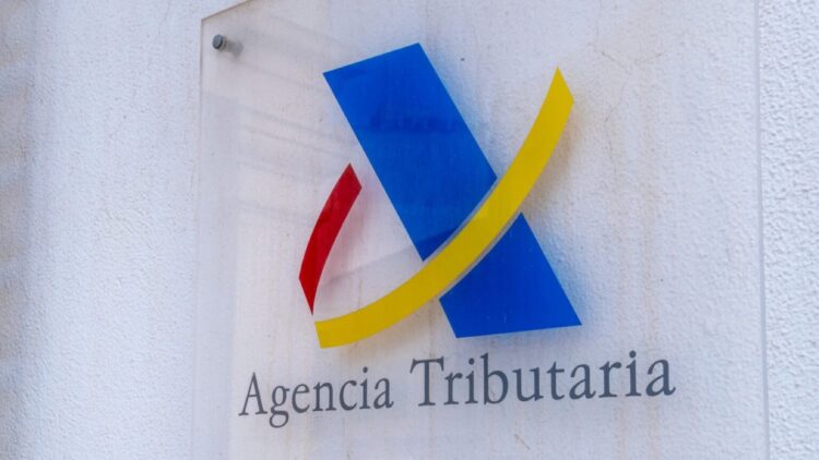 Confirmado: Hacienda te 'regala' más de 2.500 euros si vives con personas mayores de 75 años y cumples estos requisitos. 1 Confirmado: Hacienda te 'regala' más de 2.500 euros