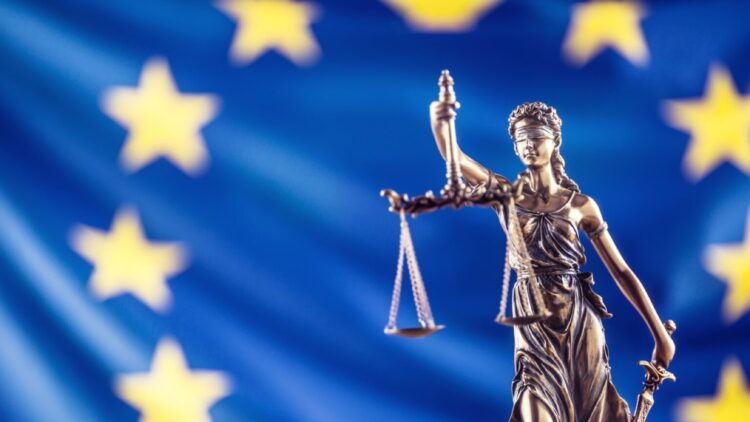 La Justicia europea lo confirma: el complemento por hijos discrimina a los hombres, que podrán pedir indemnización 1 El complemento por hijos discrimina a los hombres