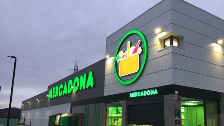 Se encontró 100 euros, se los quedó y Mercadona la despidió: la Justicia lo considera procedente por este motivo 1 Se encontró 100 euros, se los quedó y Mercadona la despidió