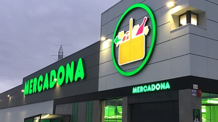 Mercadona vuelve a arrasar con este postre cremoso que todo el mundo quiere y cuesta solo 10 euros 1 Mercadona vuelve a arrasar con este postre cremoso