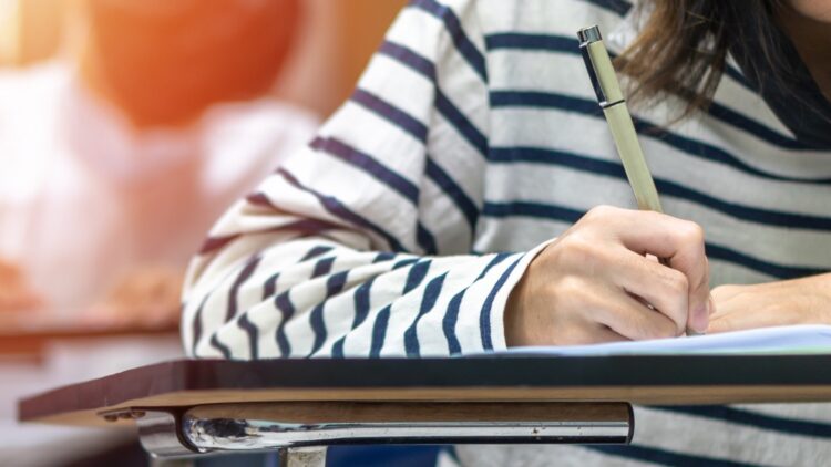 Ni carrera ni experiencia: estas oposiciones te garantizan un sueldo de 2.000 euros al mes sin demasiadas exigencias 1 Estas oposiciones te garantizan un sueldo de 2.000 euros al mes