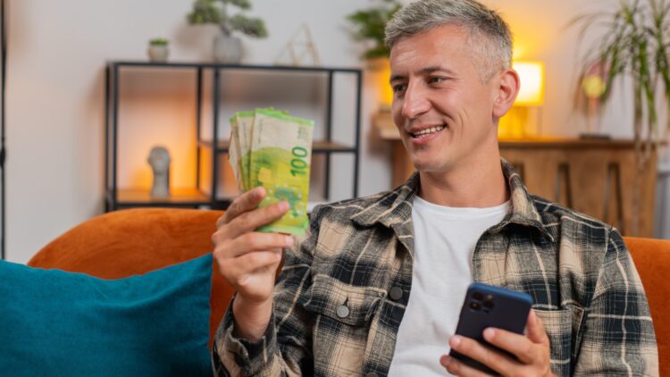 Es oficial: la Seguridad Social pagará la pensión de orfandad a los mayores de 52 años, pero solo en estos casos 1 La Seguridad Social pagará la pensión de orfandad a los mayores de 52 años