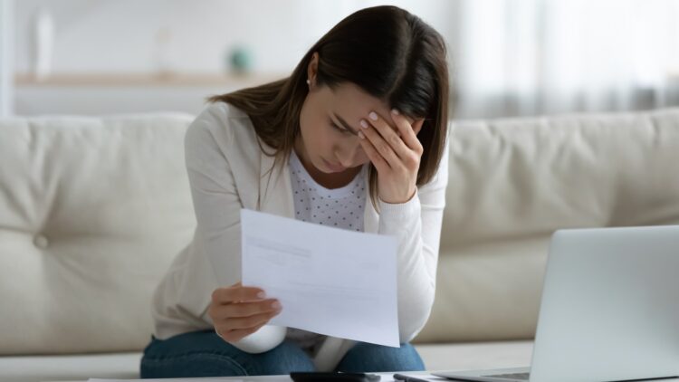 Adiós a los ahorros: multas de hasta 100.000 euros por este pequeño gesto que muchos hacen en casa 1 Multas de hasta 100.000 euros por este pequeño gesto que muchos hacen en casa