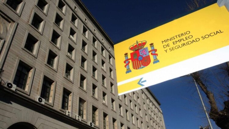 Confirmado: la Seguridad Social regala hasta 5 años de cotización a madres por cuidar a sus hijos en estos casos 1 Confirmado: la Seguridad Social regala hasta 5 años de cotización