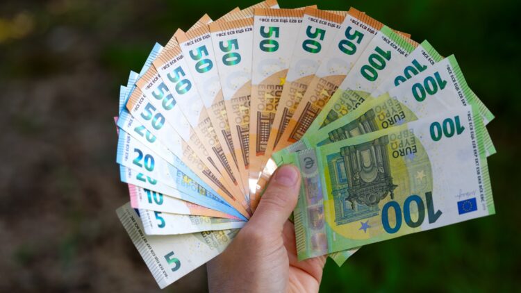 Buenas noticias para los trabajadores y desempleados: si haces estos cursos gratuitos, el SEPE te dará 600 euros 1 Si haces estos cursos gratuitos, el SEPE te dará 600 euros