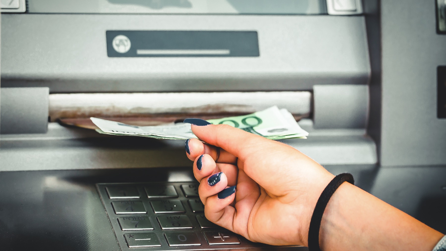 Confirmado: así cambiará la forma de sacar dinero en cajeros