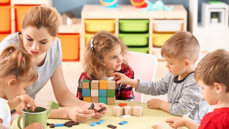 Es oficial: la Comunidad de Madrid lanza un 'cheque guardería' de hasta 3.000 euros y así puede solicitarse 1 La Comunidad de Madrid lanza un 'cheque guardería'