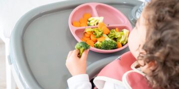 Tus hijos aprenderán a comer mejor si aplicas estos pequeños cambios