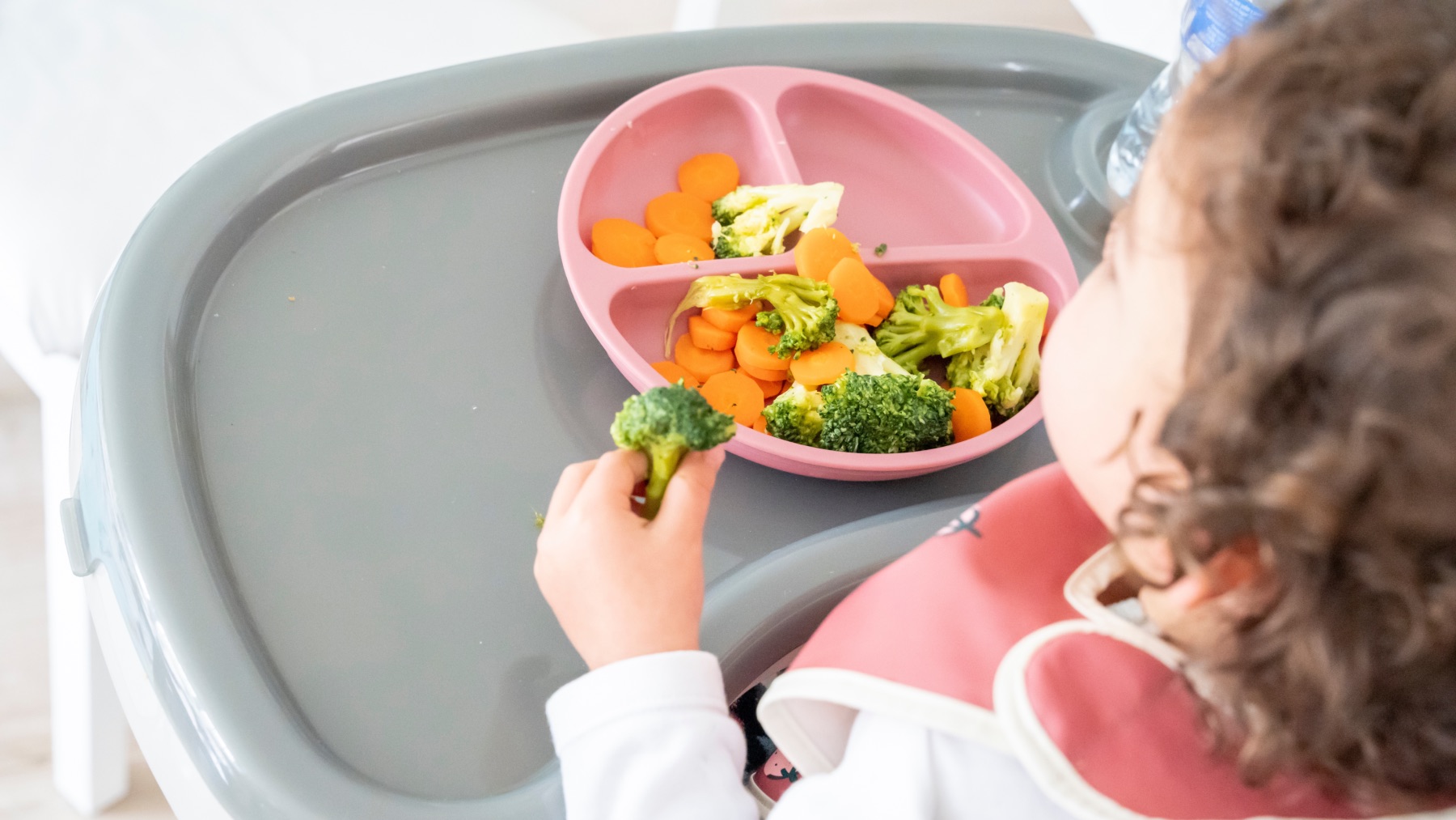 Tus hijos aprenderán a comer mejor si aplicas estos pequeños cambios