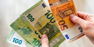 El SEPE dará ayudas de 600€ a quienes hagan estos cursos